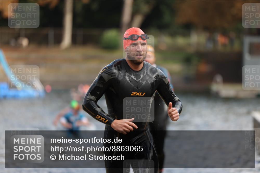14.09.2025 - Stadtparktriathlon Michael Strokosch http://msf.ph/oto/8869065 14.09.2025 10:50:15 Schwimmen 831, 833, 909 meine-sportfotos.de