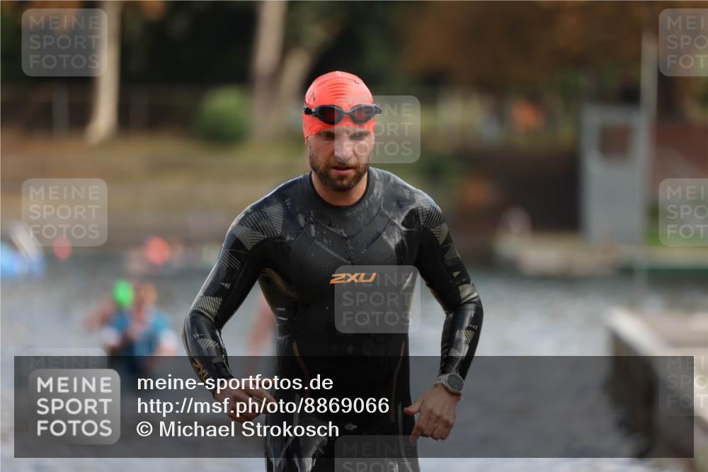 14.09.2025 - Stadtparktriathlon Michael Strokosch http://msf.ph/oto/8869066 14.09.2025 10:50:15 Schwimmen 831, 833, 909 meine-sportfotos.de