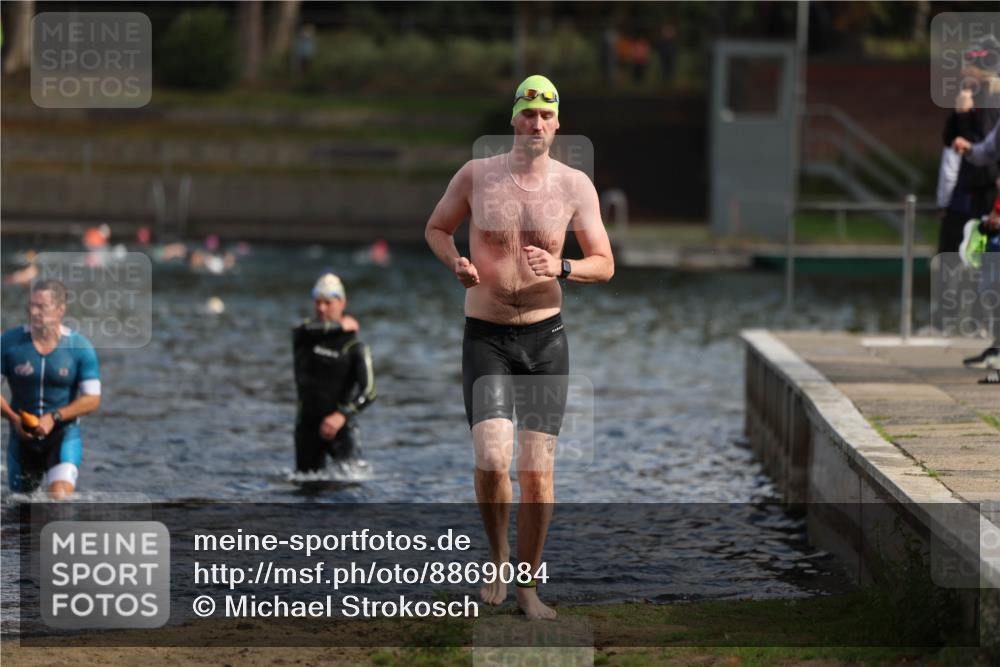 14.09.2025 - Stadtparktriathlon Michael Strokosch http://msf.ph/oto/8869084 14.09.2025 10:50:23 Schwimmen 833, 847, 851 meine-sportfotos.de