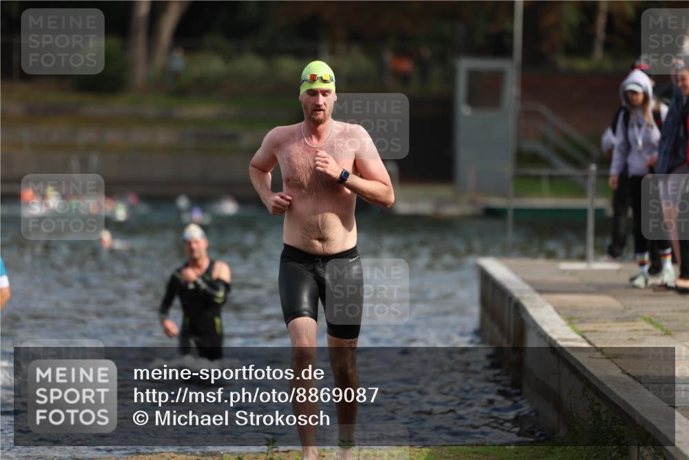 14.09.2025 - Stadtparktriathlon Michael Strokosch http://msf.ph/oto/8869087 14.09.2025 10:50:23 Schwimmen 833, 847, 851 meine-sportfotos.de