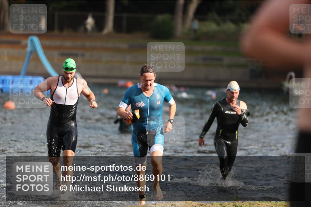 14.09.2025 - Stadtparktriathlon Michael Strokosch http://msf.ph/oto/8869101 14.09.2025 10:50:28 Schwimmen 833, 847, 850, 851 meine-sportfotos.de