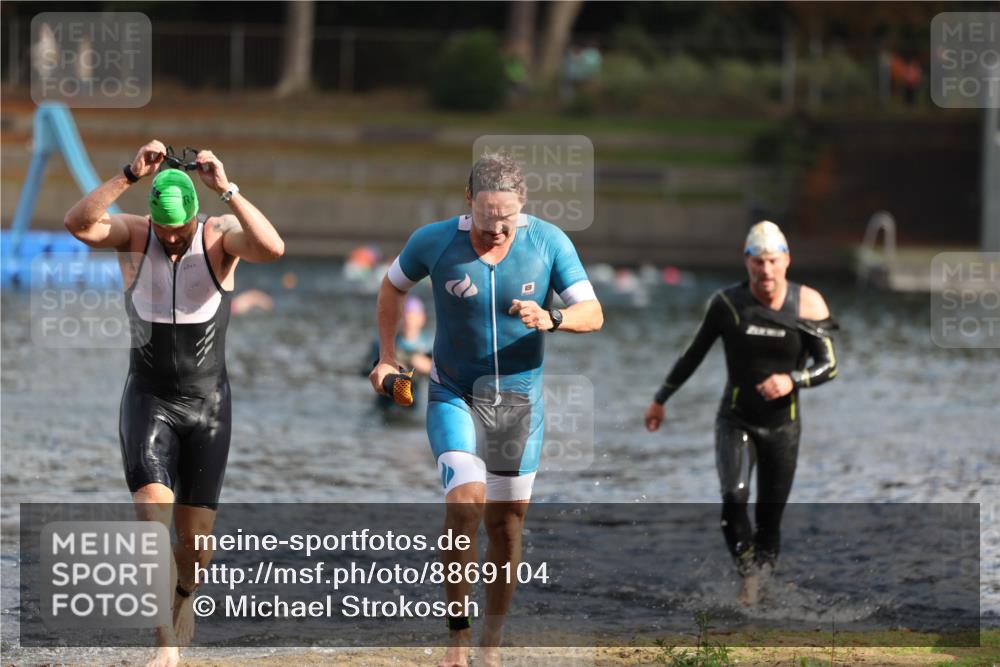 14.09.2025 - Stadtparktriathlon Michael Strokosch http://msf.ph/oto/8869104 14.09.2025 10:50:30 Schwimmen 833, 847, 850, 851 meine-sportfotos.de