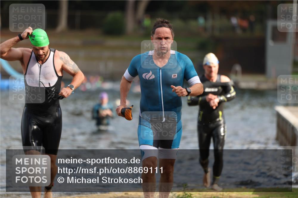 14.09.2025 - Stadtparktriathlon Michael Strokosch http://msf.ph/oto/8869111 14.09.2025 10:50:31 Schwimmen 833, 847, 850, 851 meine-sportfotos.de