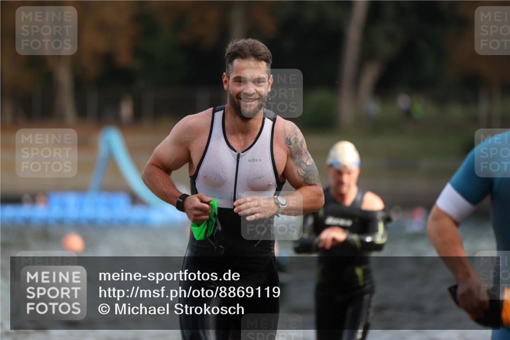 14.09.2025 - Stadtparktriathlon Michael Strokosch http://msf.ph/oto/8869119 14.09.2025 10:50:33 Schwimmen 847, 850, 851 meine-sportfotos.de