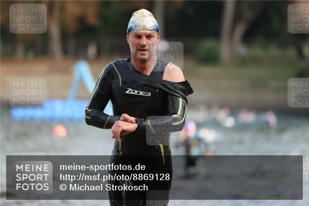 14.09.2025 - Stadtparktriathlon Michael Strokosch http://msf.ph/oto/8869128 14.09.2025 10:50:36 Schwimmen 847, 850, 851 meine-sportfotos.de