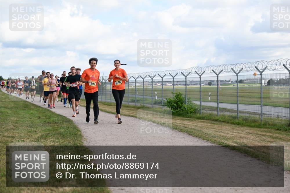 14.09.2025 - Airport Race Dr. Thomas Lammeyer http://msf.ph/oto/8869174 14.09.2025 12:13:29 Laufen 297, 4129, 298 meine-sportfotos.de