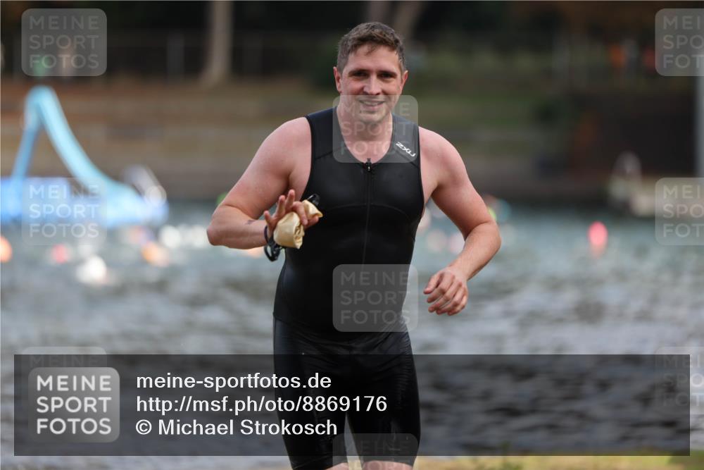14.09.2025 - Stadtparktriathlon Michael Strokosch http://msf.ph/oto/8869176 14.09.2025 10:51:17 Schwimmen 905, 914 meine-sportfotos.de
