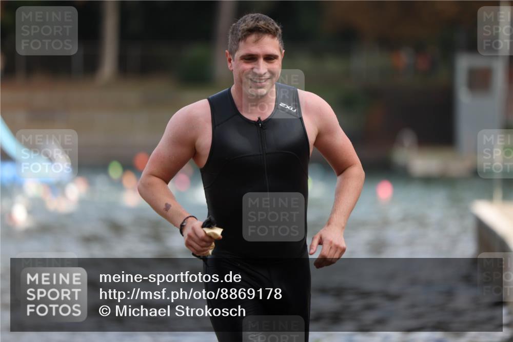 14.09.2025 - Stadtparktriathlon Michael Strokosch http://msf.ph/oto/8869178 14.09.2025 10:51:17 Schwimmen 905, 914 meine-sportfotos.de