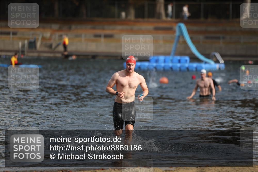 14.09.2025 - Stadtparktriathlon Michael Strokosch http://msf.ph/oto/8869186 14.09.2025 10:51:25 Schwimmen 905 meine-sportfotos.de