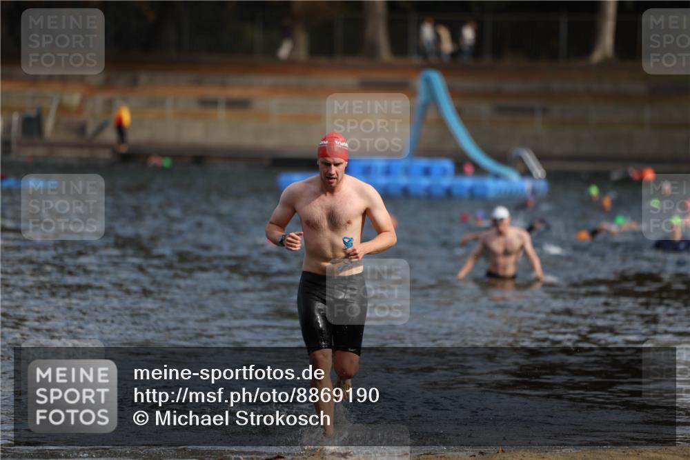 14.09.2025 - Stadtparktriathlon Michael Strokosch http://msf.ph/oto/8869190 14.09.2025 10:51:27 Schwimmen 905 meine-sportfotos.de