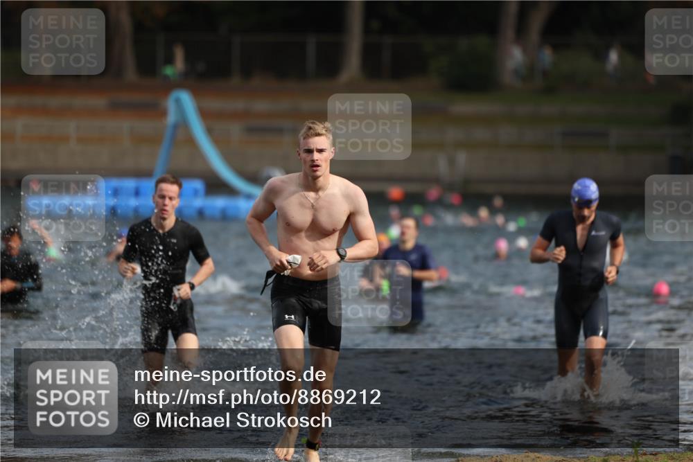 14.09.2025 - Stadtparktriathlon Michael Strokosch http://msf.ph/oto/8869212 14.09.2025 10:51:41 Schwimmen 848, 849, 856 meine-sportfotos.de