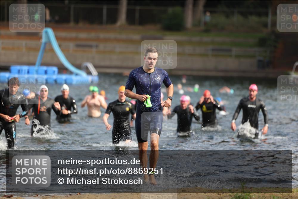 14.09.2025 - Stadtparktriathlon Michael Strokosch http://msf.ph/oto/8869251 14.09.2025 10:51:52 Schwimmen 827, 835, 848, 859, 917 meine-sportfotos.de