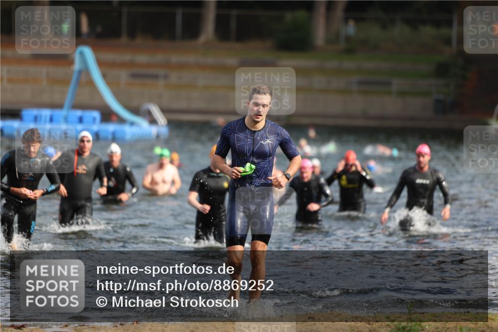 14.09.2025 - Stadtparktriathlon Michael Strokosch http://msf.ph/oto/8869252 14.09.2025 10:51:52 Schwimmen 827, 835, 848, 859, 917 meine-sportfotos.de