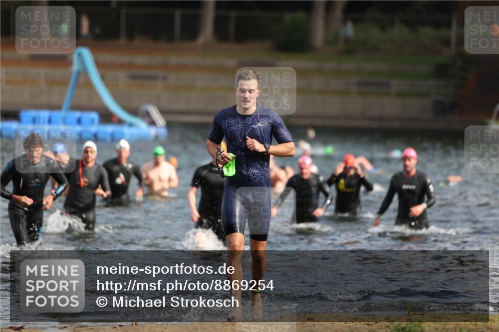 14.09.2025 - Stadtparktriathlon Michael Strokosch http://msf.ph/oto/8869254 14.09.2025 10:51:52 Schwimmen 827, 835, 848, 859, 917 meine-sportfotos.de