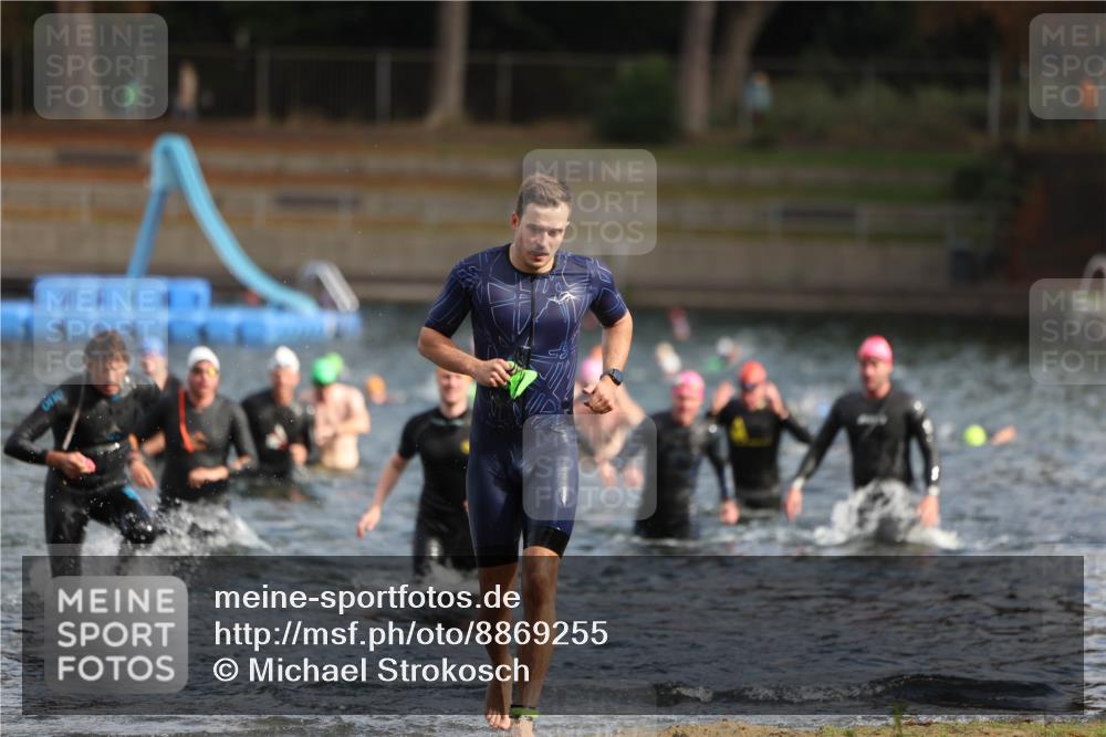 14.09.2025 - Stadtparktriathlon Michael Strokosch http://msf.ph/oto/8869255 14.09.2025 10:51:53 Schwimmen 827, 835, 852, 859, 917 meine-sportfotos.de