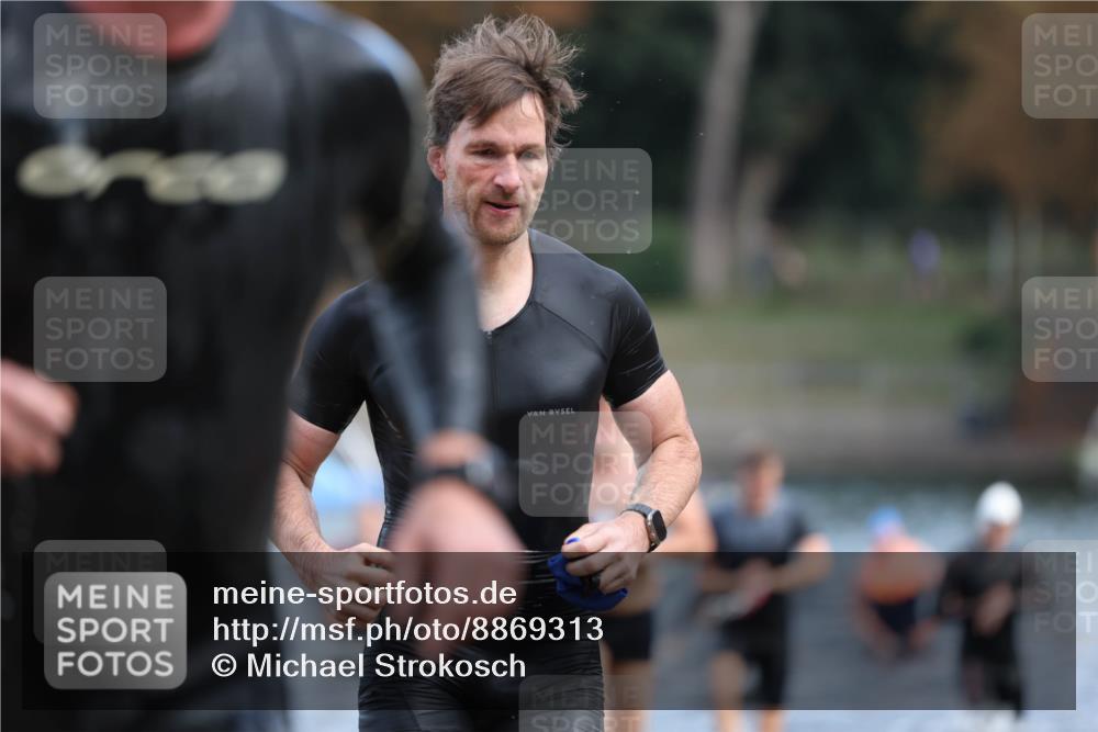 14.09.2025 - Stadtparktriathlon Michael Strokosch http://msf.ph/oto/8869313 14.09.2025 10:52:12 Schwimmen 826, 838, 862, 867, 873, 878, 882, 897, 898, 919 meine-sportfotos.de