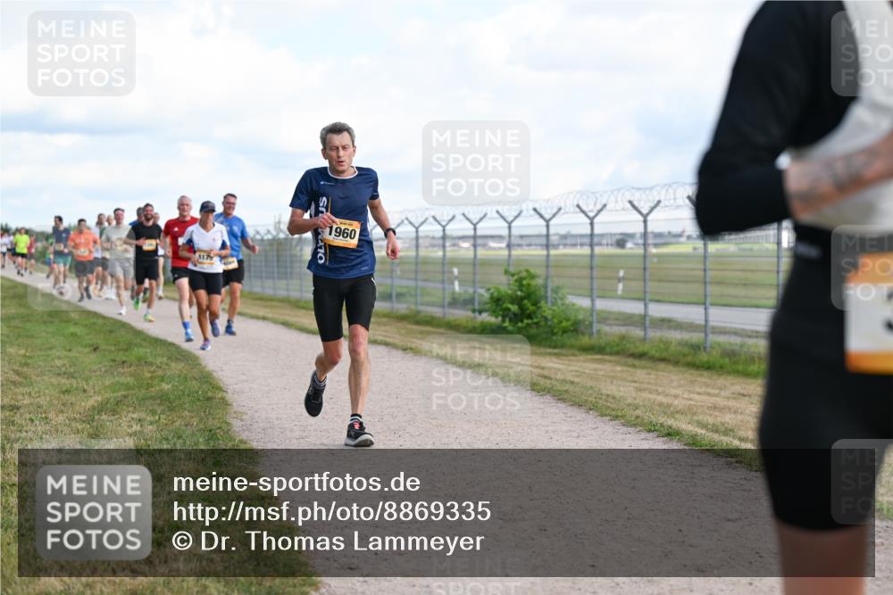 14.09.2025 - Airport Race Dr. Thomas Lammeyer http://msf.ph/oto/8869335 14.09.2025 12:13:41 Laufen 117, 1960 meine-sportfotos.de