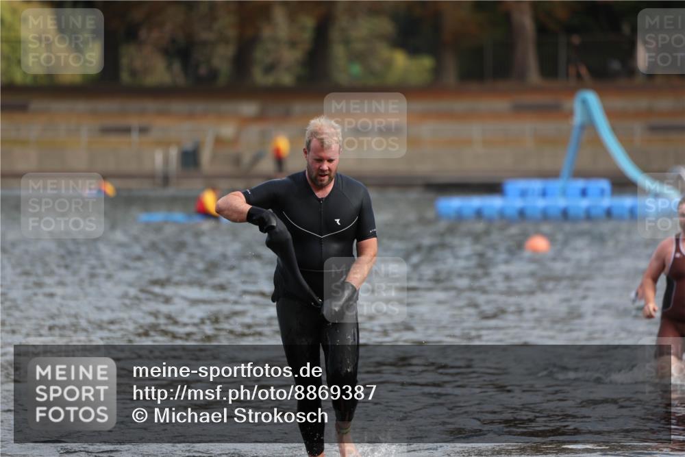 14.09.2025 - Stadtparktriathlon Michael Strokosch http://msf.ph/oto/8869387 14.09.2025 10:52:43 Schwimmen 870, 872, 893, 894, 918, 920 meine-sportfotos.de