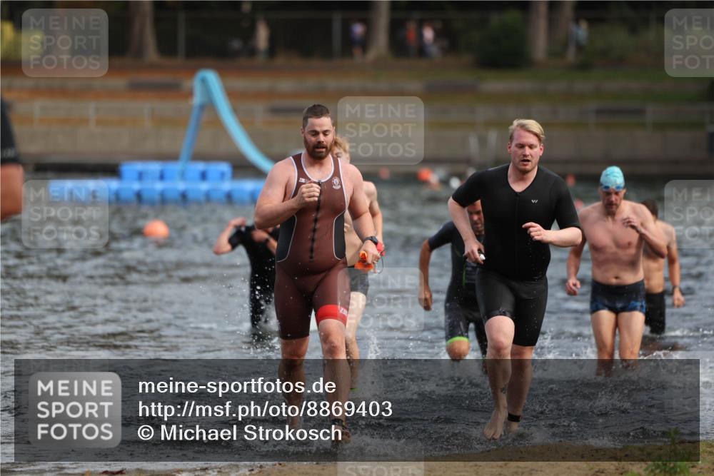 14.09.2025 - Stadtparktriathlon Michael Strokosch http://msf.ph/oto/8869403 14.09.2025 10:52:46 Schwimmen 841, 870, 872, 893, 894, 918, 920 meine-sportfotos.de