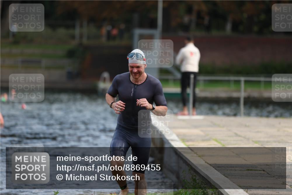 14.09.2025 - Stadtparktriathlon Michael Strokosch http://msf.ph/oto/8869455 14.09.2025 10:53:04 Schwimmen 822, 854 meine-sportfotos.de