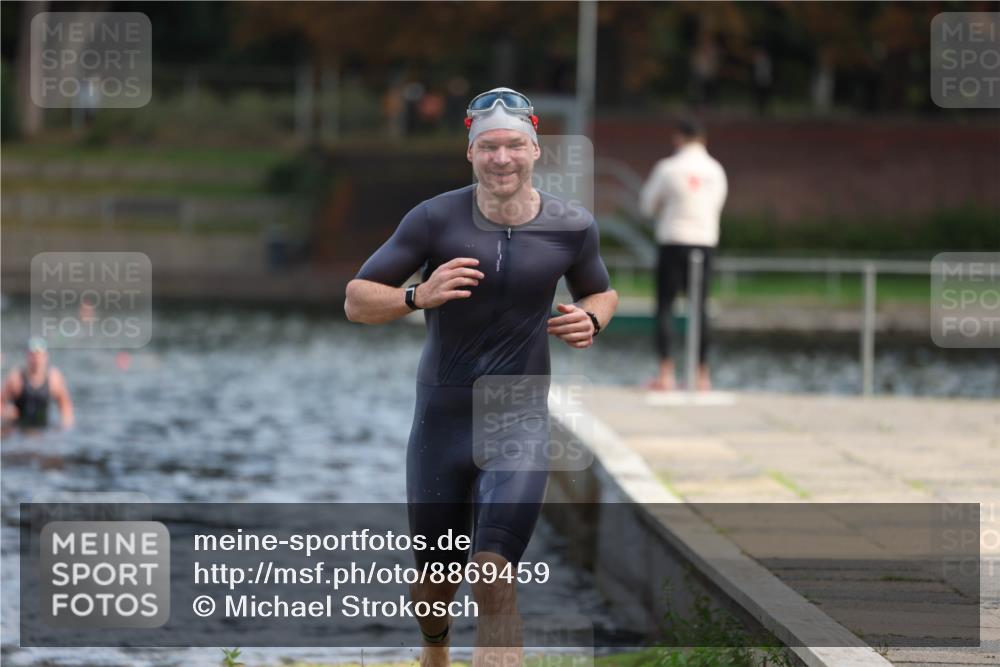14.09.2025 - Stadtparktriathlon Michael Strokosch http://msf.ph/oto/8869459 14.09.2025 10:53:05 Schwimmen 822, 854 meine-sportfotos.de