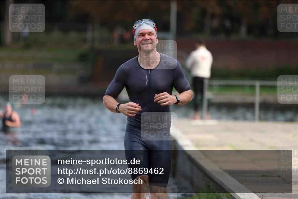 14.09.2025 - Stadtparktriathlon Michael Strokosch http://msf.ph/oto/8869462 14.09.2025 10:53:05 Schwimmen 822, 854 meine-sportfotos.de