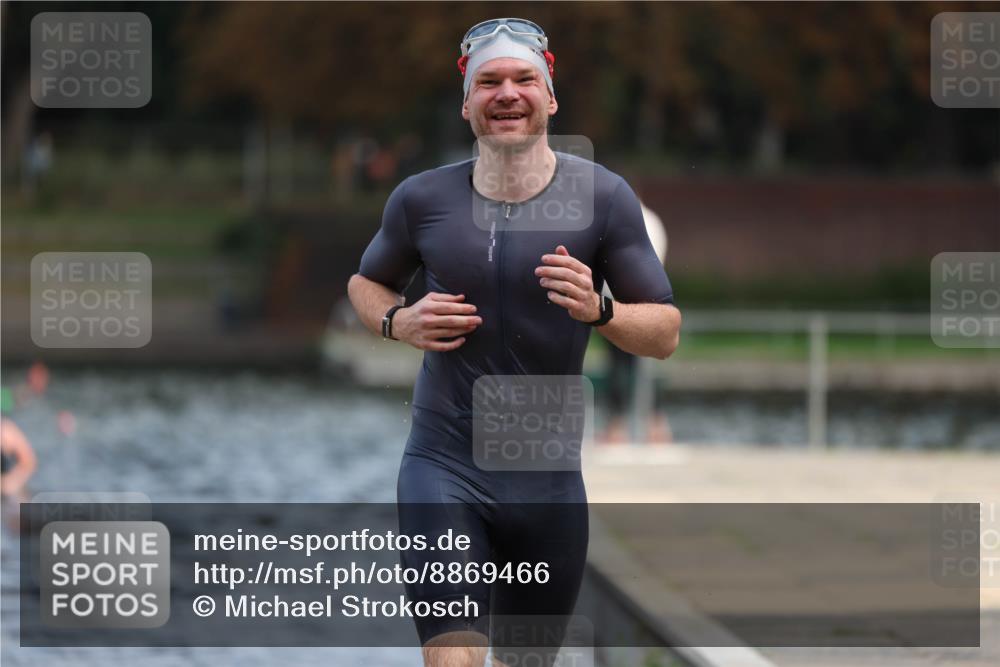 14.09.2025 - Stadtparktriathlon Michael Strokosch http://msf.ph/oto/8869466 14.09.2025 10:53:06 Schwimmen 822, 854 meine-sportfotos.de