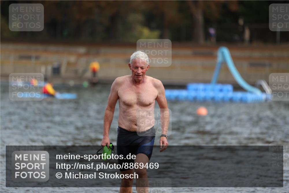 14.09.2025 - Stadtparktriathlon Michael Strokosch http://msf.ph/oto/8869469 14.09.2025 10:53:13 Schwimmen 854, 902 meine-sportfotos.de