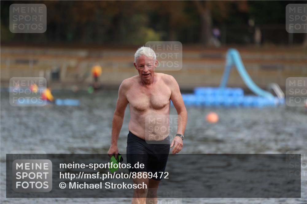 14.09.2025 - Stadtparktriathlon Michael Strokosch http://msf.ph/oto/8869472 14.09.2025 10:53:14 Schwimmen 854, 902 meine-sportfotos.de