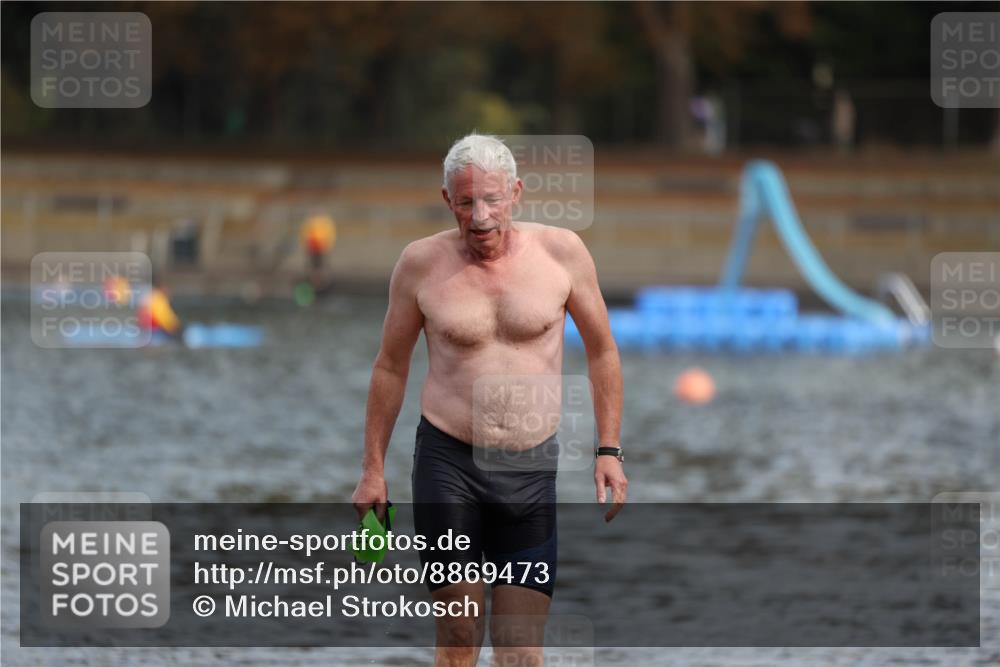 14.09.2025 - Stadtparktriathlon Michael Strokosch http://msf.ph/oto/8869473 14.09.2025 10:53:14 Schwimmen 854, 902 meine-sportfotos.de