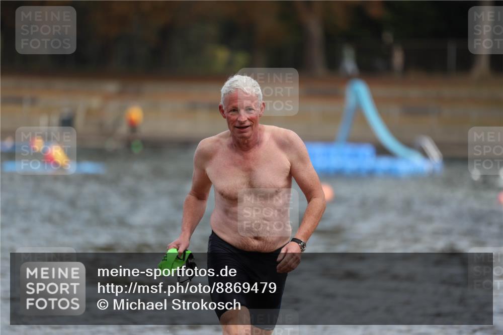 14.09.2025 - Stadtparktriathlon Michael Strokosch http://msf.ph/oto/8869479 14.09.2025 10:53:15 Schwimmen 854, 902 meine-sportfotos.de