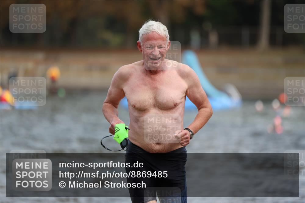 14.09.2025 - Stadtparktriathlon Michael Strokosch http://msf.ph/oto/8869485 14.09.2025 10:53:16 Schwimmen 854, 902 meine-sportfotos.de