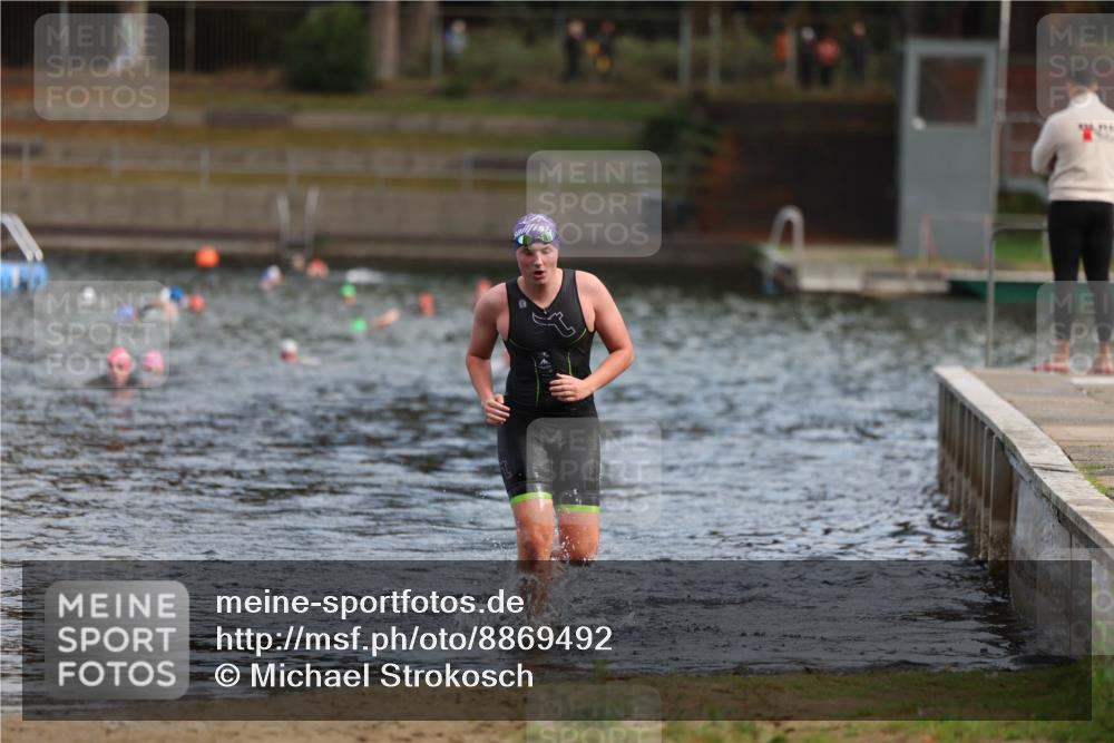 14.09.2025 - Stadtparktriathlon Michael Strokosch http://msf.ph/oto/8869492 14.09.2025 10:53:21 Schwimmen 902 meine-sportfotos.de