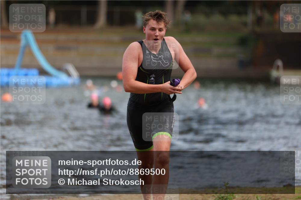 14.09.2025 - Stadtparktriathlon Michael Strokosch http://msf.ph/oto/8869500 14.09.2025 10:53:25 Schwimmen 902 meine-sportfotos.de