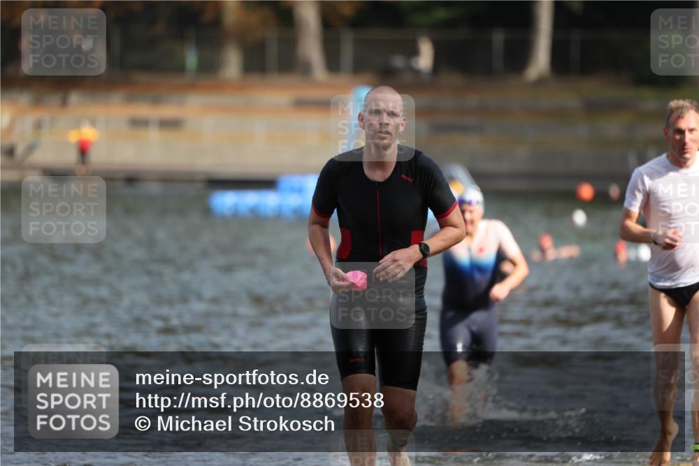 14.09.2025 - Stadtparktriathlon Michael Strokosch http://msf.ph/oto/8869538 14.09.2025 10:53:56 Schwimmen 829, 874, 915 meine-sportfotos.de