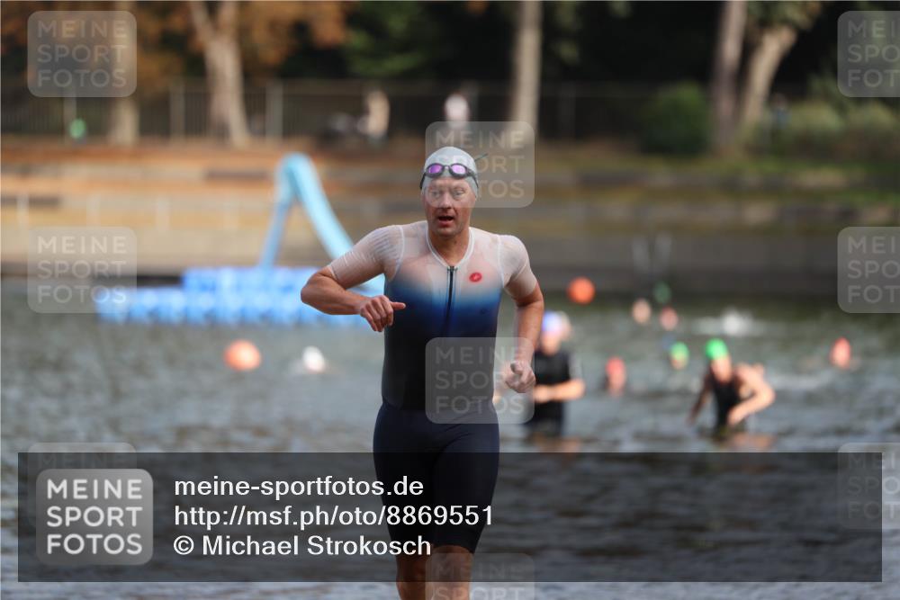 14.09.2025 - Stadtparktriathlon Michael Strokosch http://msf.ph/oto/8869551 14.09.2025 10:54:01 Schwimmen 829, 874, 915 meine-sportfotos.de