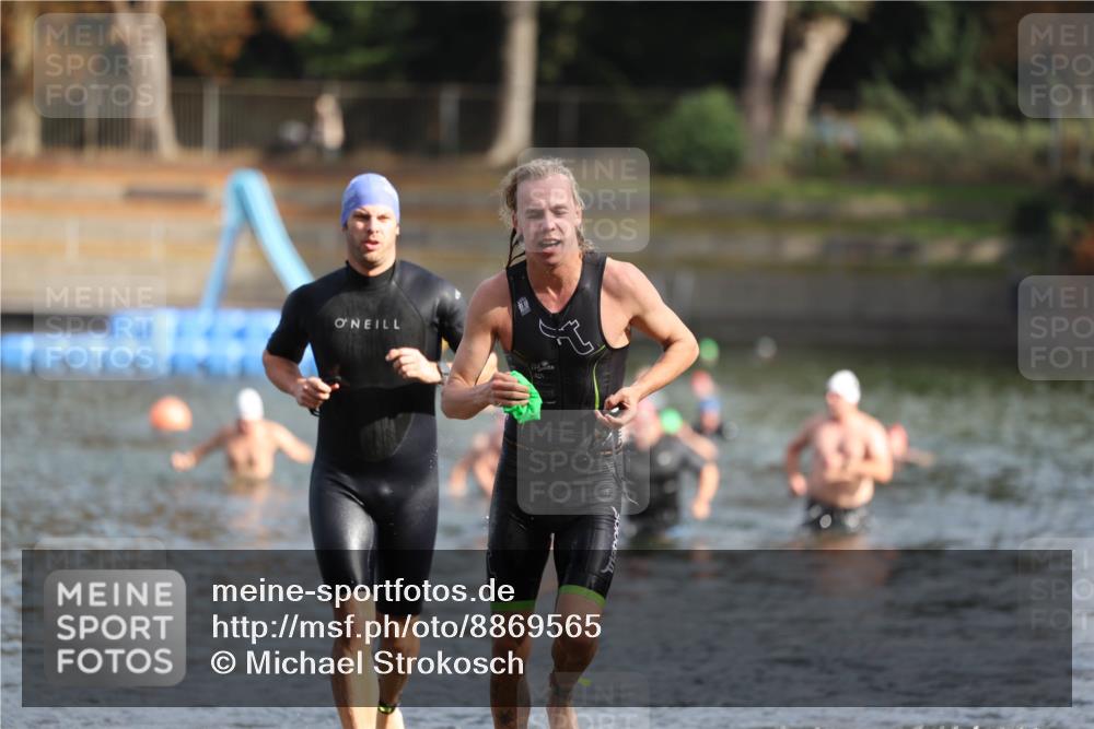14.09.2025 - Stadtparktriathlon Michael Strokosch http://msf.ph/oto/8869565 14.09.2025 10:54:17 Schwimmen 858, 921 meine-sportfotos.de