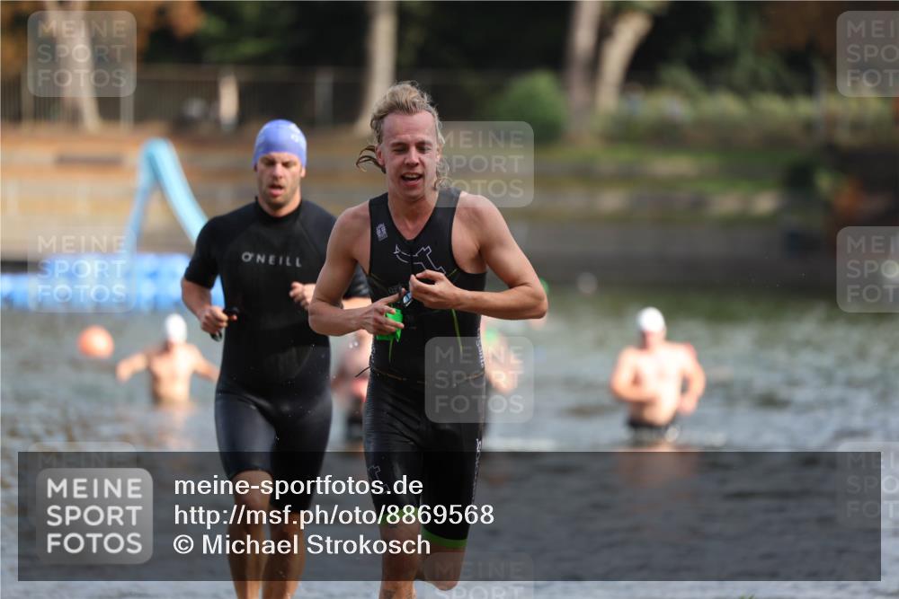 14.09.2025 - Stadtparktriathlon Michael Strokosch http://msf.ph/oto/8869568 14.09.2025 10:54:18 Schwimmen 858, 921 meine-sportfotos.de