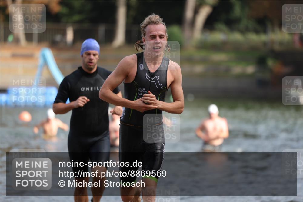 14.09.2025 - Stadtparktriathlon Michael Strokosch http://msf.ph/oto/8869569 14.09.2025 10:54:18 Schwimmen 858, 921 meine-sportfotos.de