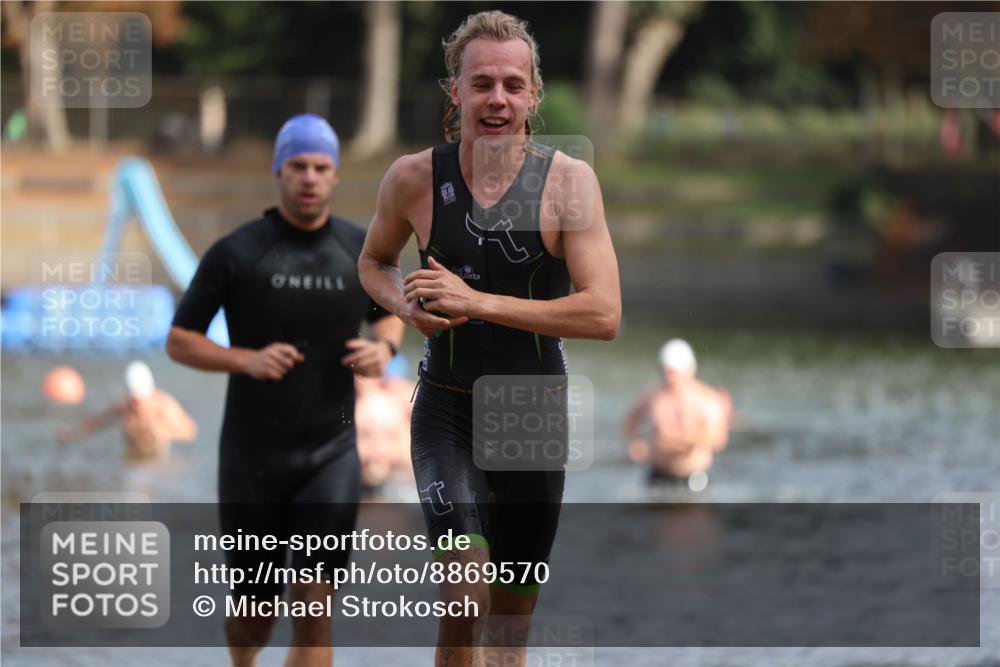 14.09.2025 - Stadtparktriathlon Michael Strokosch http://msf.ph/oto/8869570 14.09.2025 10:54:18 Schwimmen 858, 921 meine-sportfotos.de