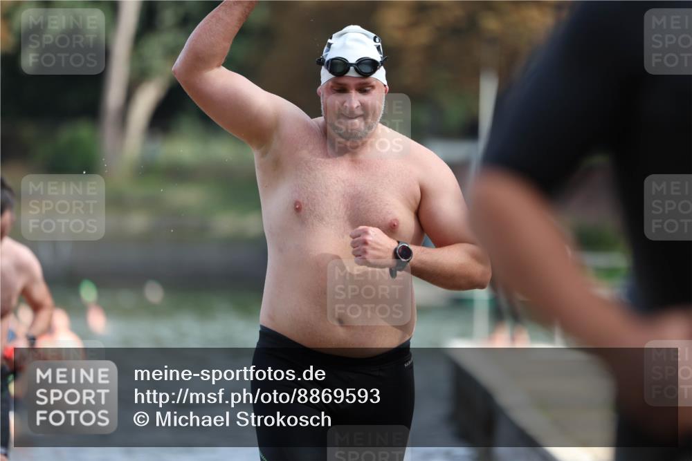 14.09.2025 - Stadtparktriathlon Michael Strokosch http://msf.ph/oto/8869593 14.09.2025 10:54:33 Schwimmen 837, 843, 876, 891, 895, 900 meine-sportfotos.de