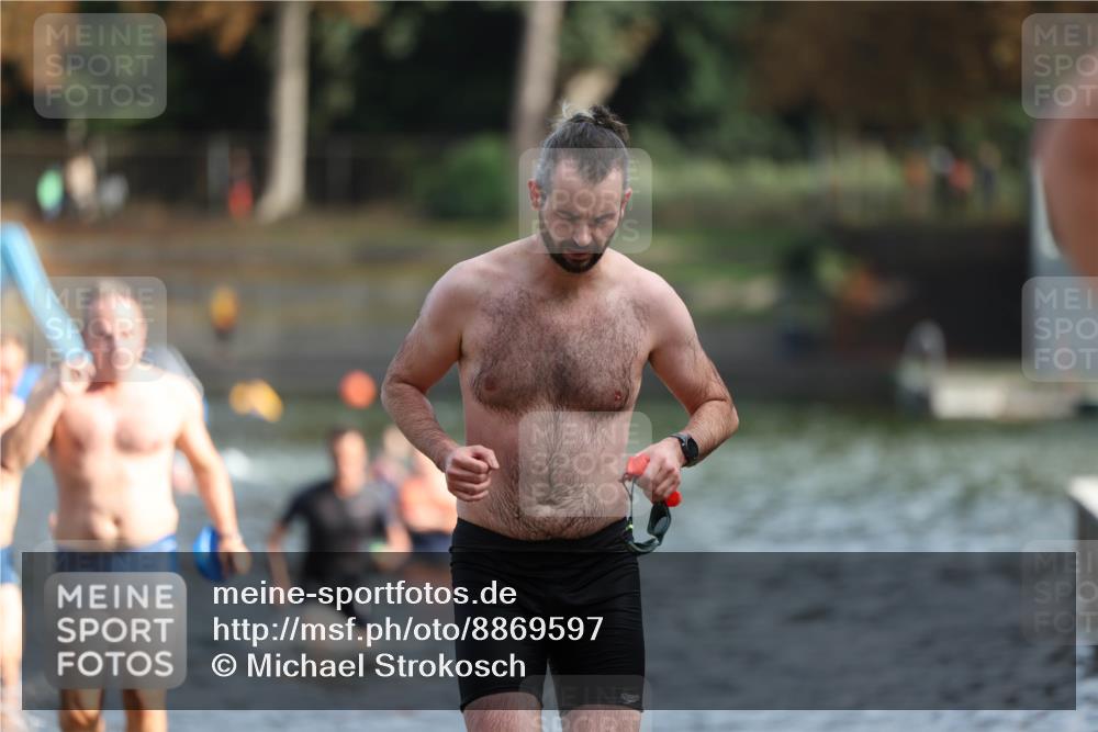 14.09.2025 - Stadtparktriathlon Michael Strokosch http://msf.ph/oto/8869597 14.09.2025 10:54:35 Schwimmen 837, 843, 876, 891, 895, 900 meine-sportfotos.de