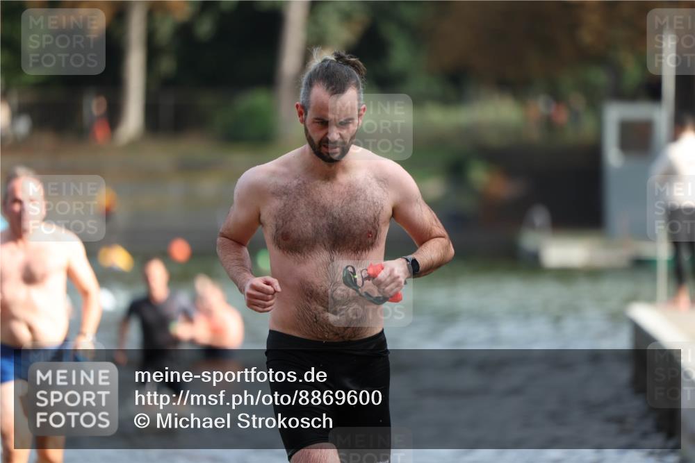 14.09.2025 - Stadtparktriathlon Michael Strokosch http://msf.ph/oto/8869600 14.09.2025 10:54:35 Schwimmen 837, 843, 876, 891, 895, 900 meine-sportfotos.de