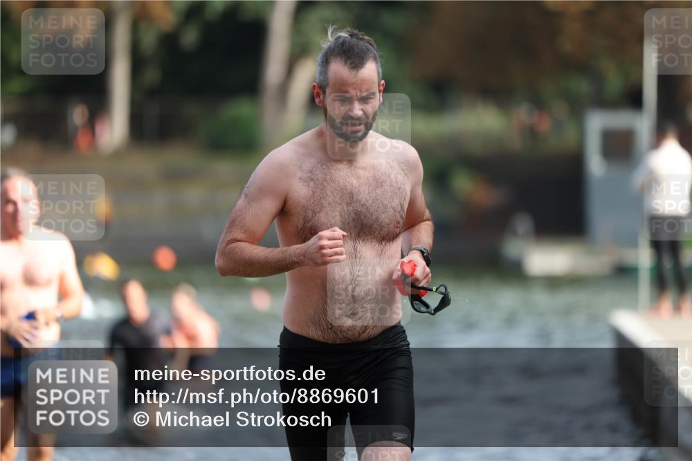 14.09.2025 - Stadtparktriathlon Michael Strokosch http://msf.ph/oto/8869601 14.09.2025 10:54:35 Schwimmen 837, 843, 876, 891, 895, 900 meine-sportfotos.de