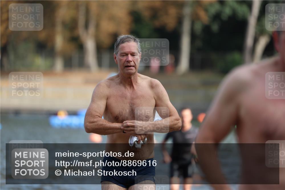 14.09.2025 - Stadtparktriathlon Michael Strokosch http://msf.ph/oto/8869616 14.09.2025 10:54:40 Schwimmen 843, 876, 895, 900 meine-sportfotos.de