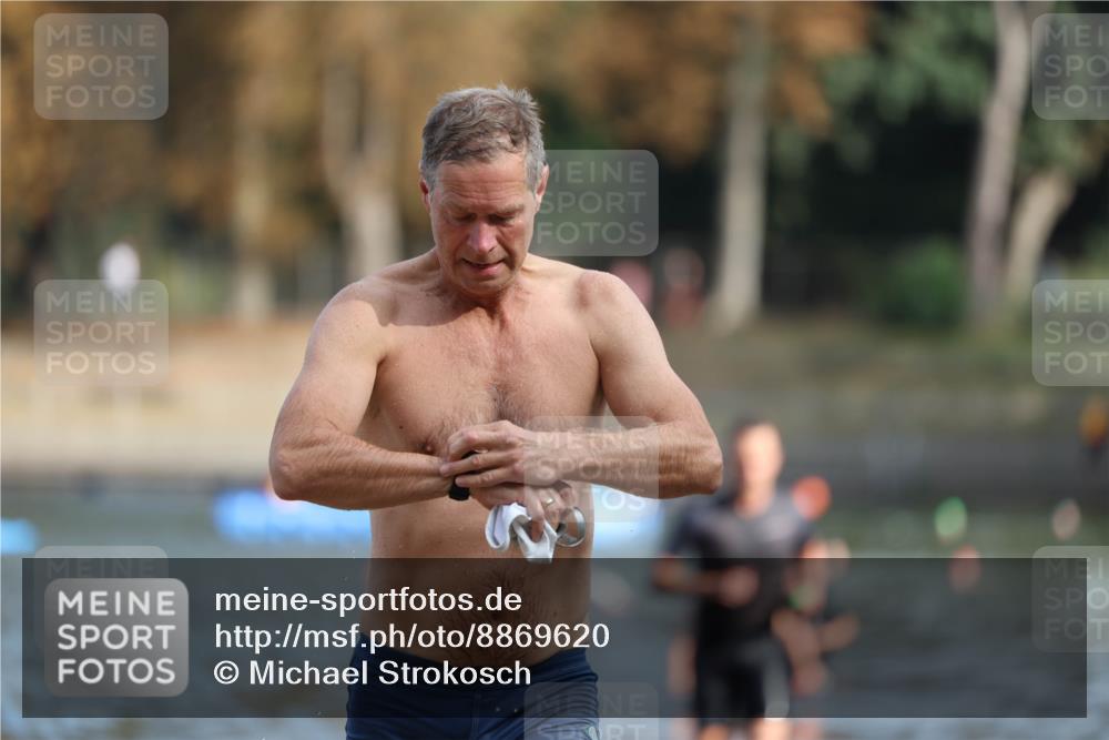 14.09.2025 - Stadtparktriathlon Michael Strokosch http://msf.ph/oto/8869620 14.09.2025 10:54:40 Schwimmen 843, 876, 895, 900 meine-sportfotos.de