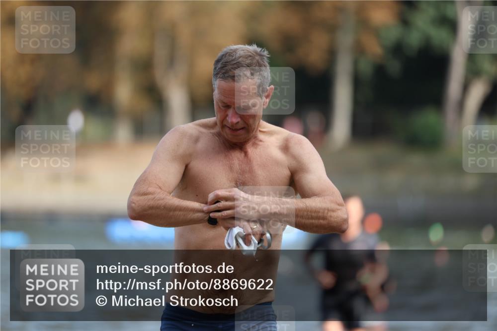 14.09.2025 - Stadtparktriathlon Michael Strokosch http://msf.ph/oto/8869622 14.09.2025 10:54:40 Schwimmen 843, 876, 895, 900 meine-sportfotos.de