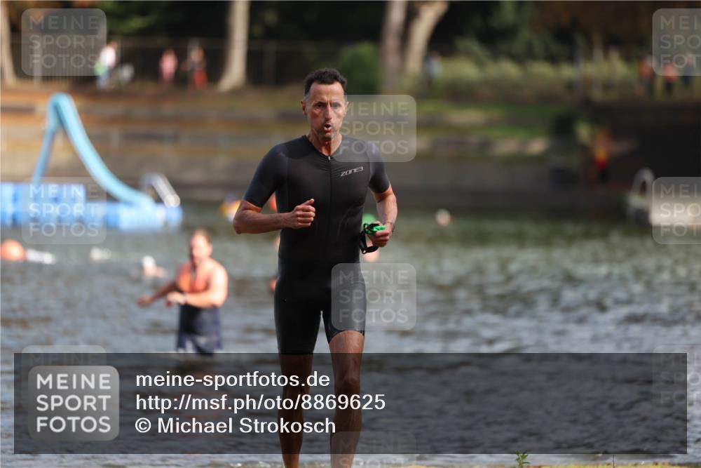 14.09.2025 - Stadtparktriathlon Michael Strokosch http://msf.ph/oto/8869625 14.09.2025 10:54:43 Schwimmen 895, 900, 916 meine-sportfotos.de