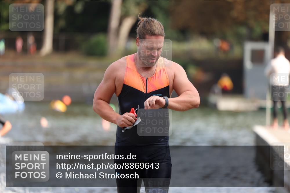 14.09.2025 - Stadtparktriathlon Michael Strokosch http://msf.ph/oto/8869643 14.09.2025 10:54:55 Schwimmen 892, 916 meine-sportfotos.de