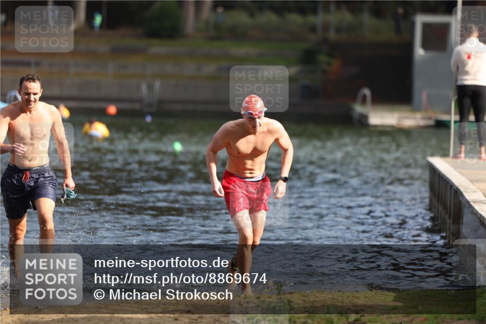 14.09.2025 - Stadtparktriathlon Michael Strokosch http://msf.ph/oto/8869674 14.09.2025 10:55:33 Schwimmen 828, 890, 911 meine-sportfotos.de